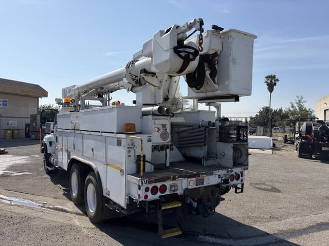 Image of International Workstar 7400 equipment image 3