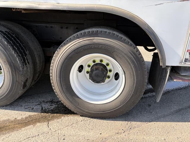 Image of International Workstar 7400 equipment image 4