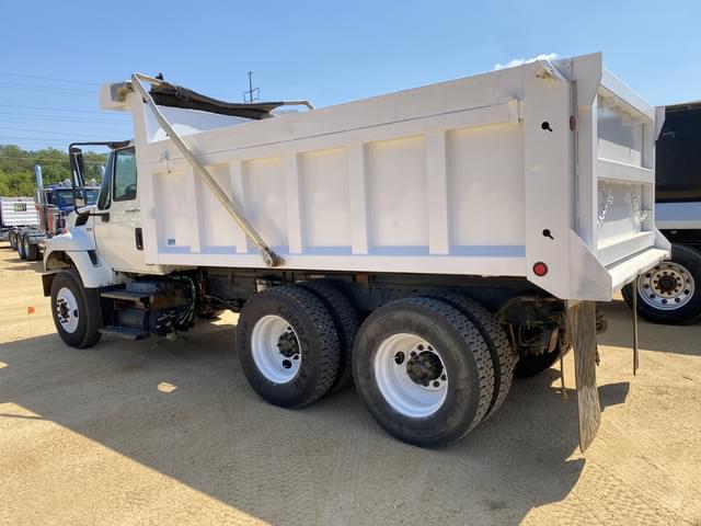 Image of International 7400 equipment image 1