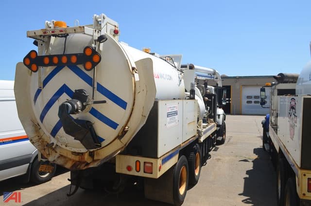 Image of International Workstar 7400 equipment image 2