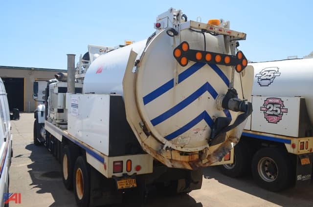 Image of International Workstar 7400 equipment image 1