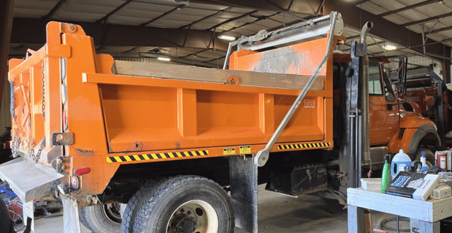 Image of International Workstar 7500 equipment image 3