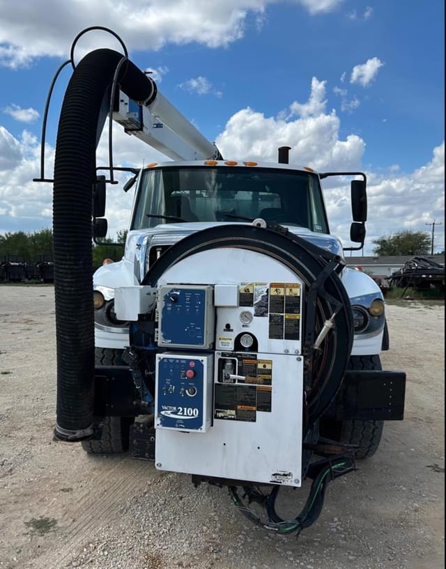 Image of International Workstar 7500 equipment image 2