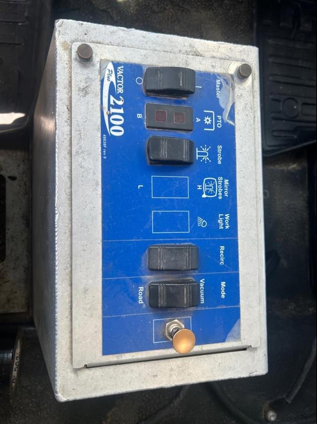 Image of International Workstar 7500 equipment image 1