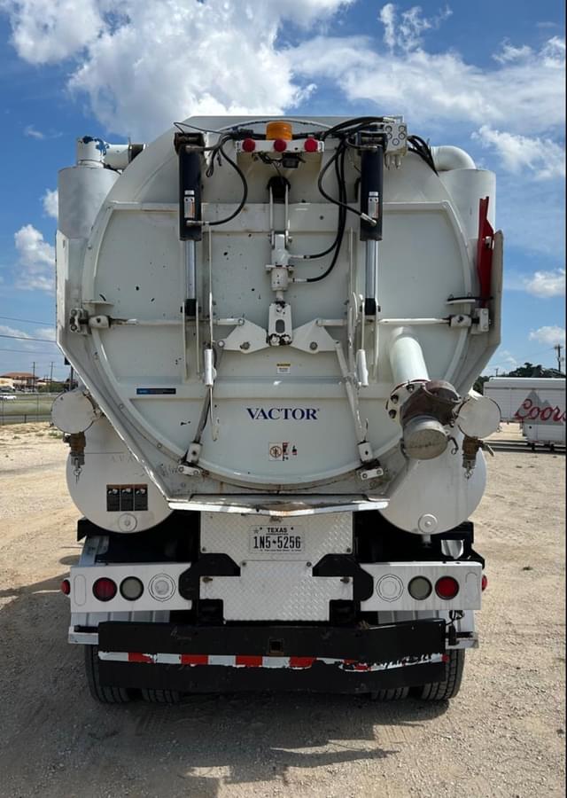 Image of International Workstar 7500 equipment image 4