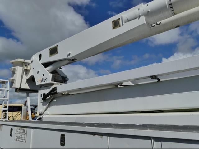 Image of International Workstar 7500 equipment image 3