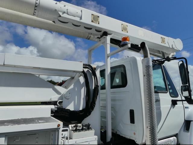 Image of International Workstar 7500 equipment image 2