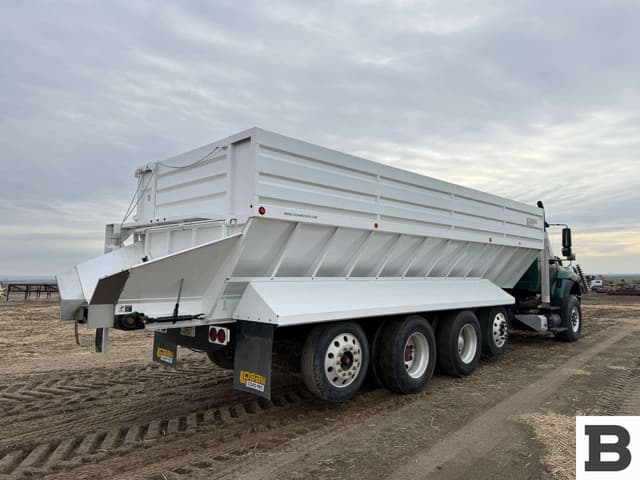 Image of International Workstar 7500 equipment image 4