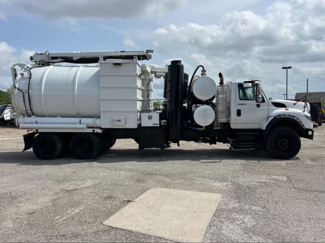 Image of International WorkStar 7600 equipment image 3