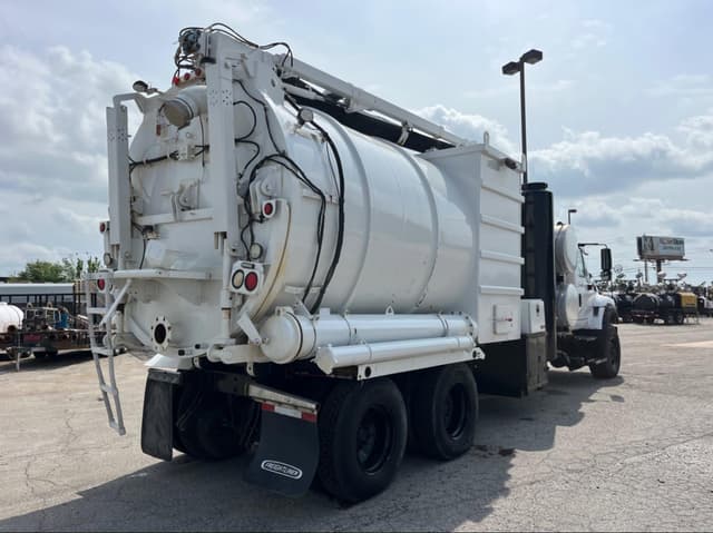 Image of International WorkStar 7600 equipment image 4