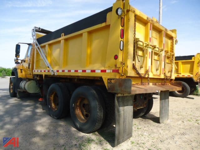 Image of International WorkStar 7600 equipment image 2