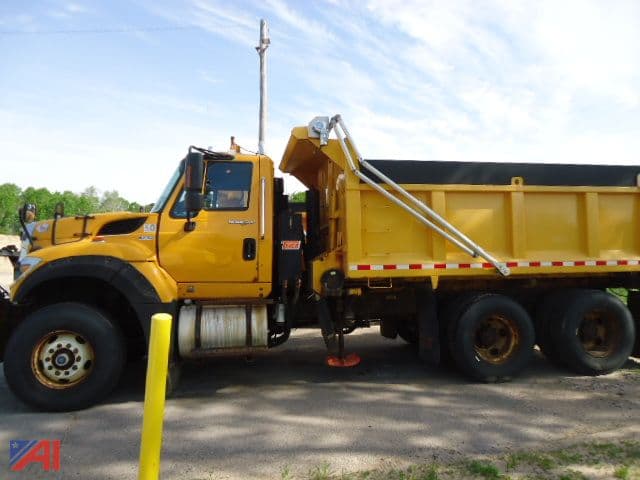 Image of International WorkStar 7600 equipment image 1