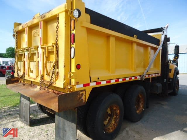 Image of International WorkStar 7600 equipment image 4
