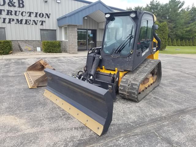 Image of JCB 320T equipment image 1
