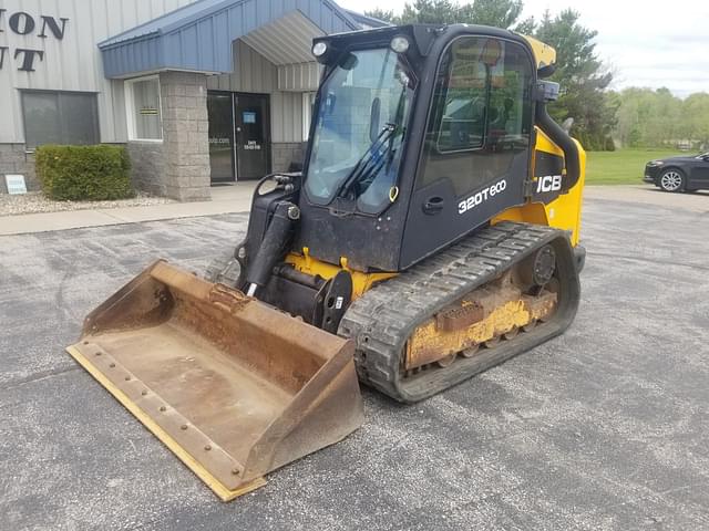 Image of JCB 320T equipment image 3
