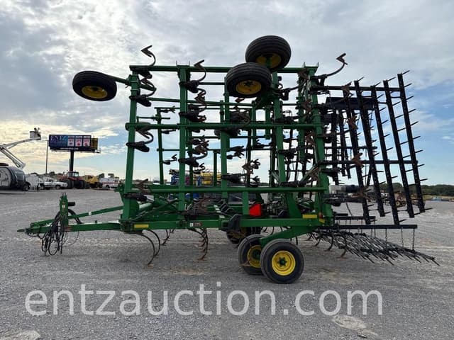 Image of John Deere 2210 equipment image 1