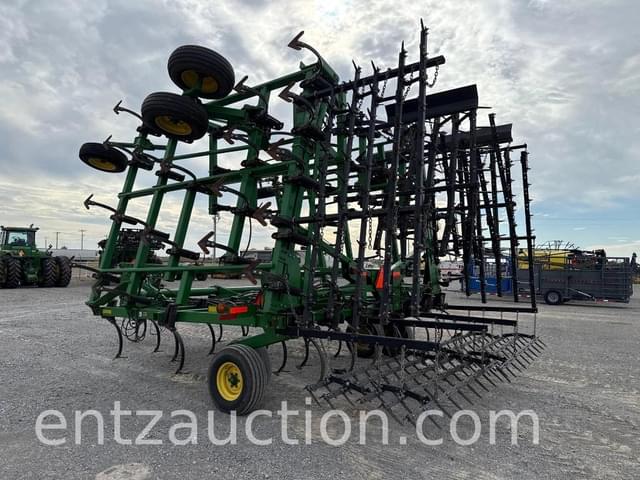 Image of John Deere 2210 equipment image 2