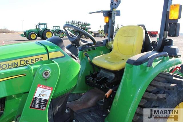 Image of John Deere 3025E equipment image 4