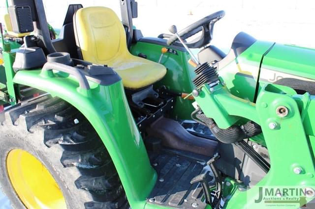 Image of John Deere 3025E equipment image 4