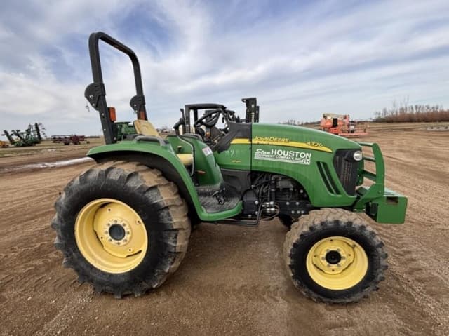 Image of John Deere 4320 equipment image 4