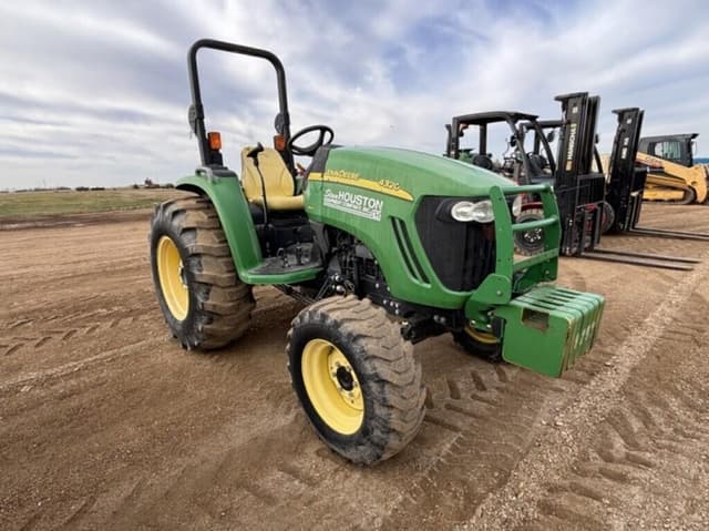 Image of John Deere 4320 equipment image 3