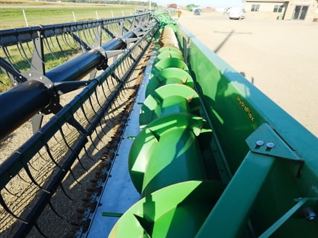 Image of John Deere 635F equipment image 4