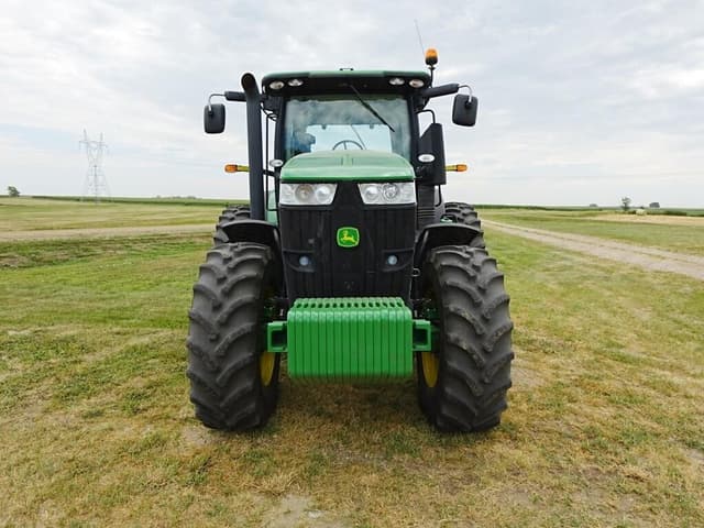 Image of John Deere 7200R equipment image 1