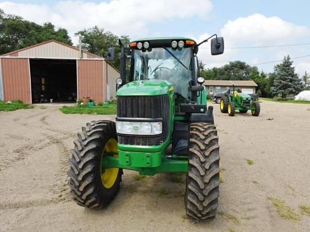 Image of John Deere 7330 equipment image 2