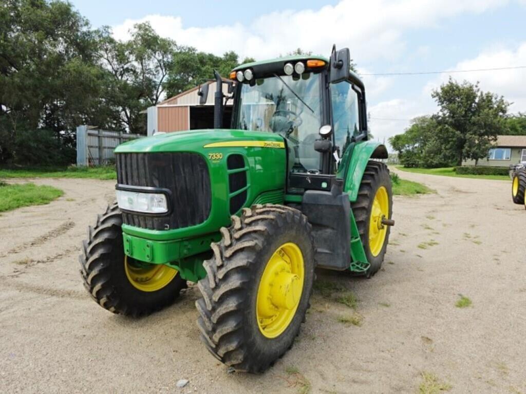 Image of John Deere 7330 Primary image