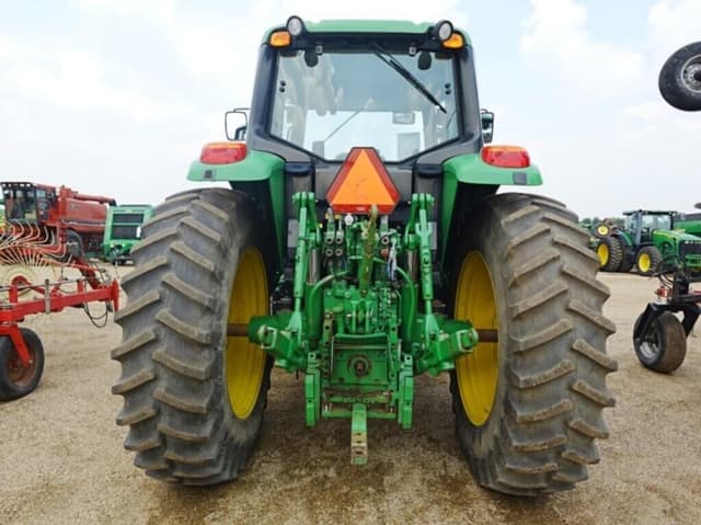 Image of John Deere 7330 equipment image 2