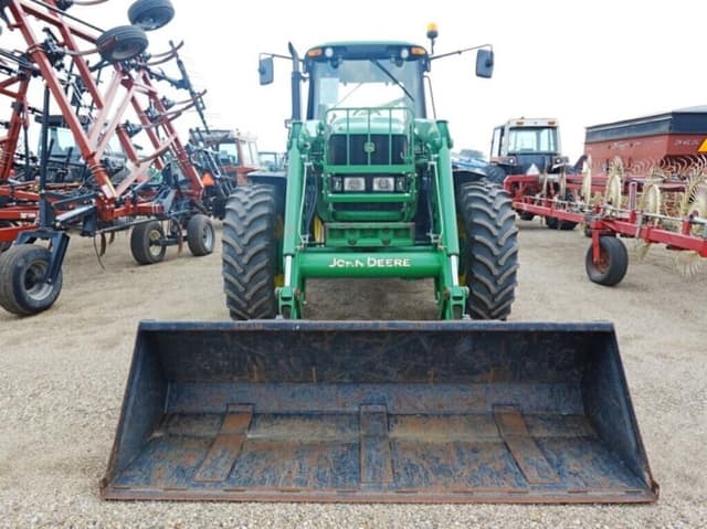 Image of John Deere 7330 equipment image 3