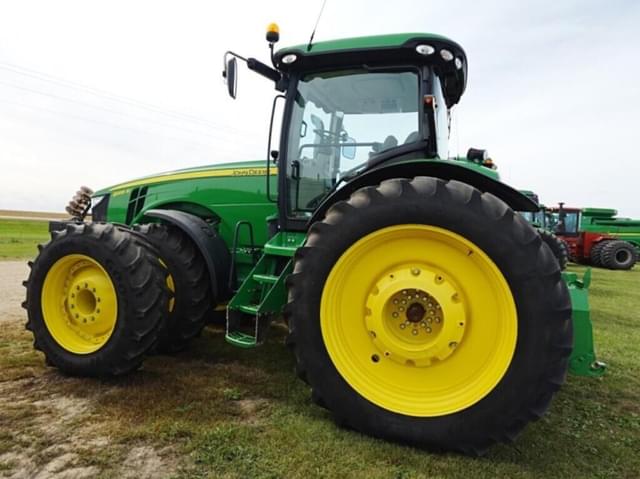 Image of John Deere 8335R equipment image 3
