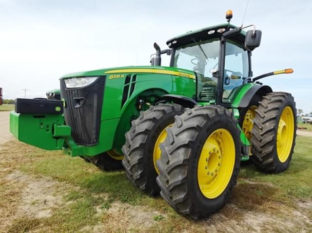 Image of John Deere 8335R equipment image 2