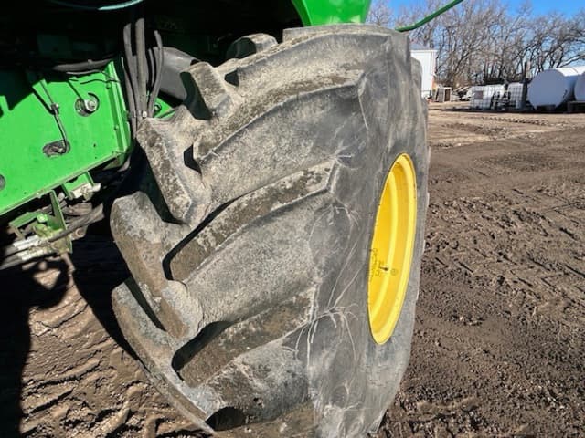 Image of John Deere S680 equipment image 4