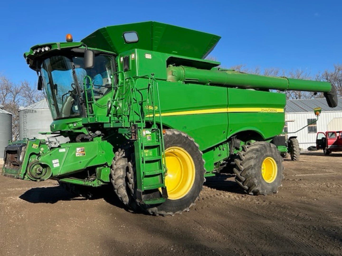 2012 John Deere S680 Equipment Image0