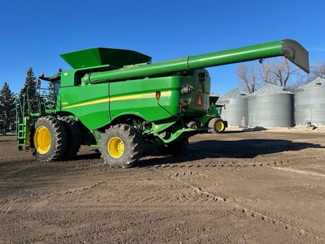 Image of John Deere S680 equipment image 2