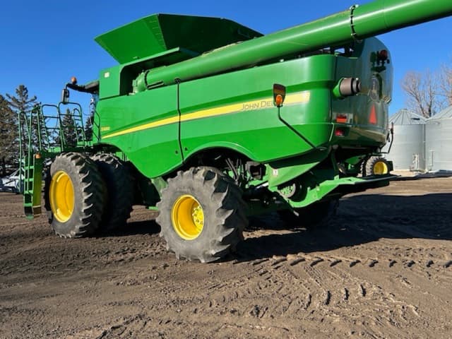 Image of John Deere S680 equipment image 1