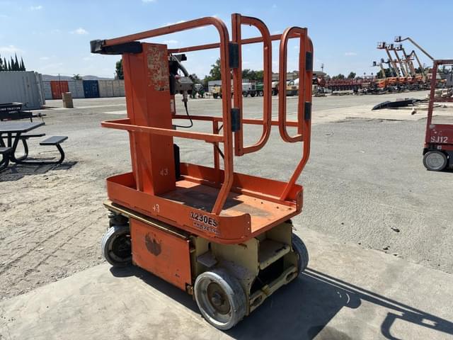 Image of JLG 1230ES equipment image 3