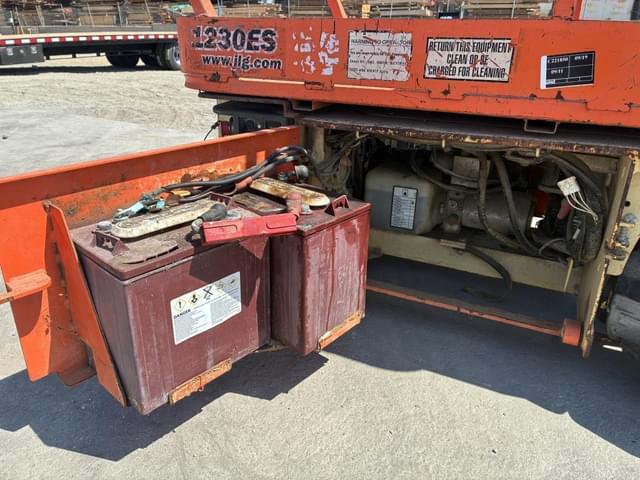 Image of JLG 1230ES equipment image 4