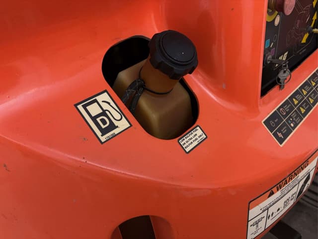 Image of JLG 450AJ equipment image 4