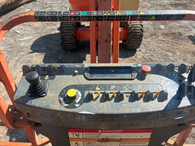 Image of JLG 450AJ equipment image 4