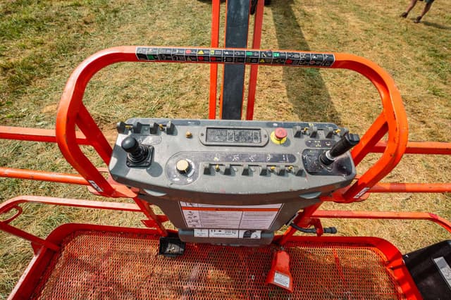 Image of JLG 860SJ equipment image 2
