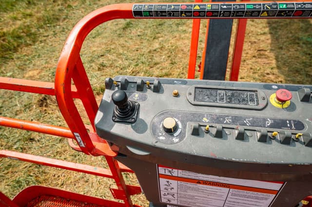 Image of JLG 860SJ equipment image 4