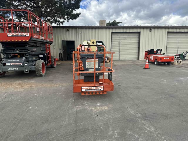 Image of JLG E400AJP equipment image 3