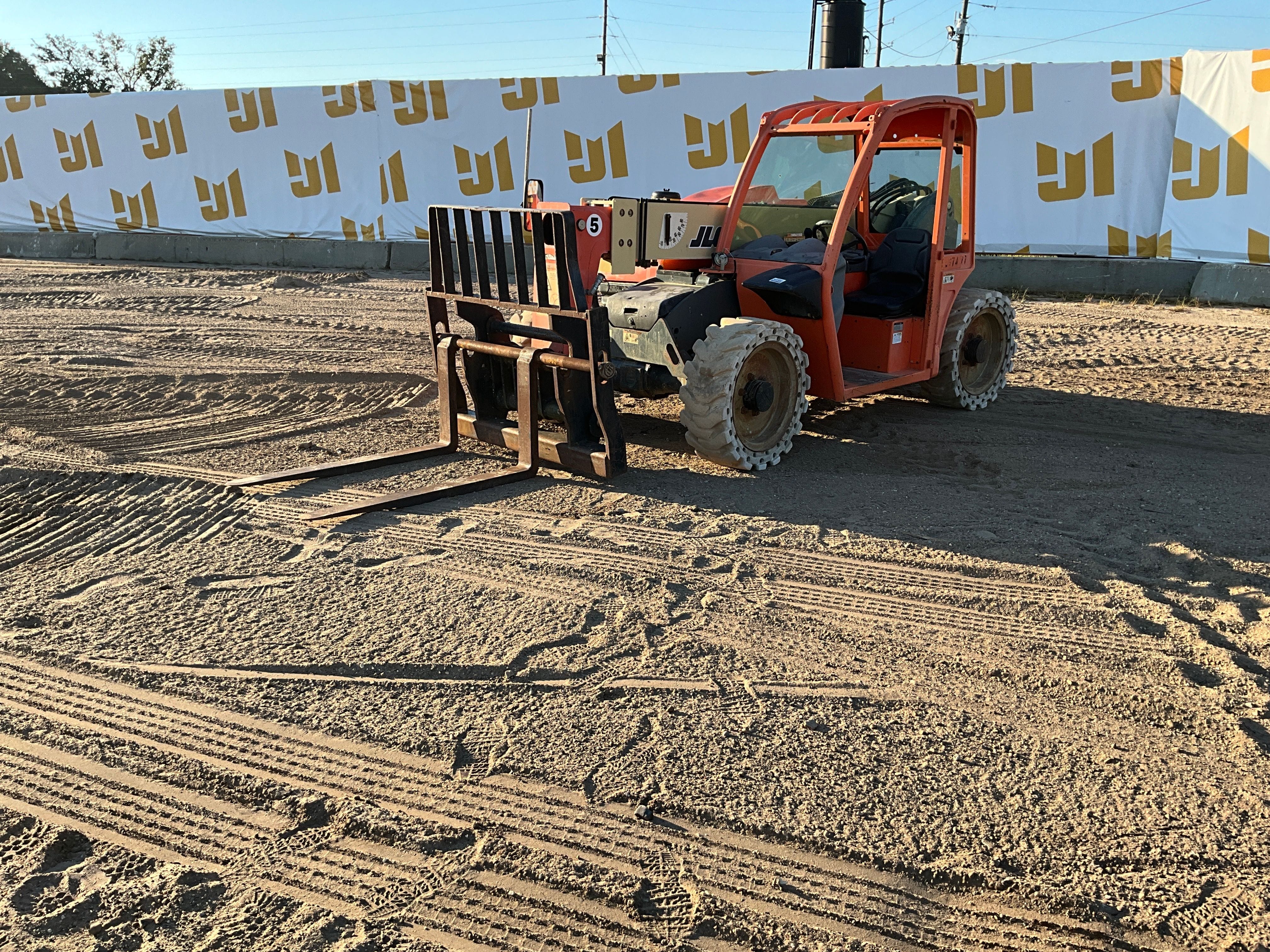 2012 JLG G5-18A Equipment Image0