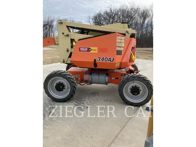 Image of JLG 340AJ equipment image 1