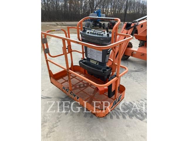 Image of JLG 340AJ equipment image 3