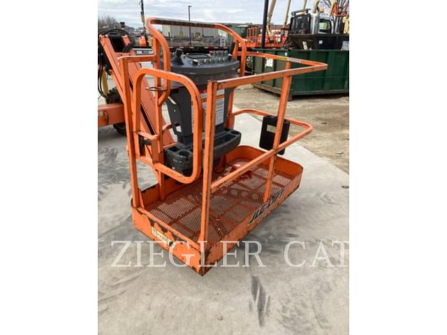 Image of JLG 340AJ equipment image 4