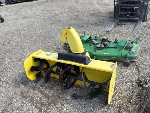 Image of John Deere 1023E equipment image 4