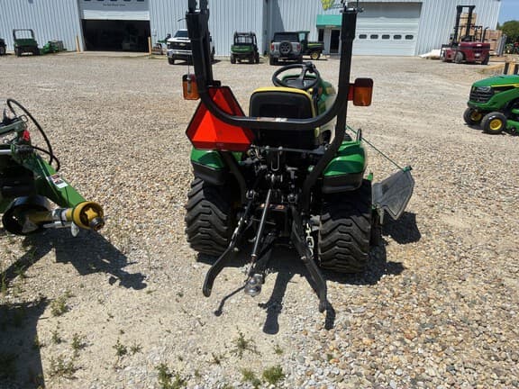 Image of John Deere 1023E equipment image 3